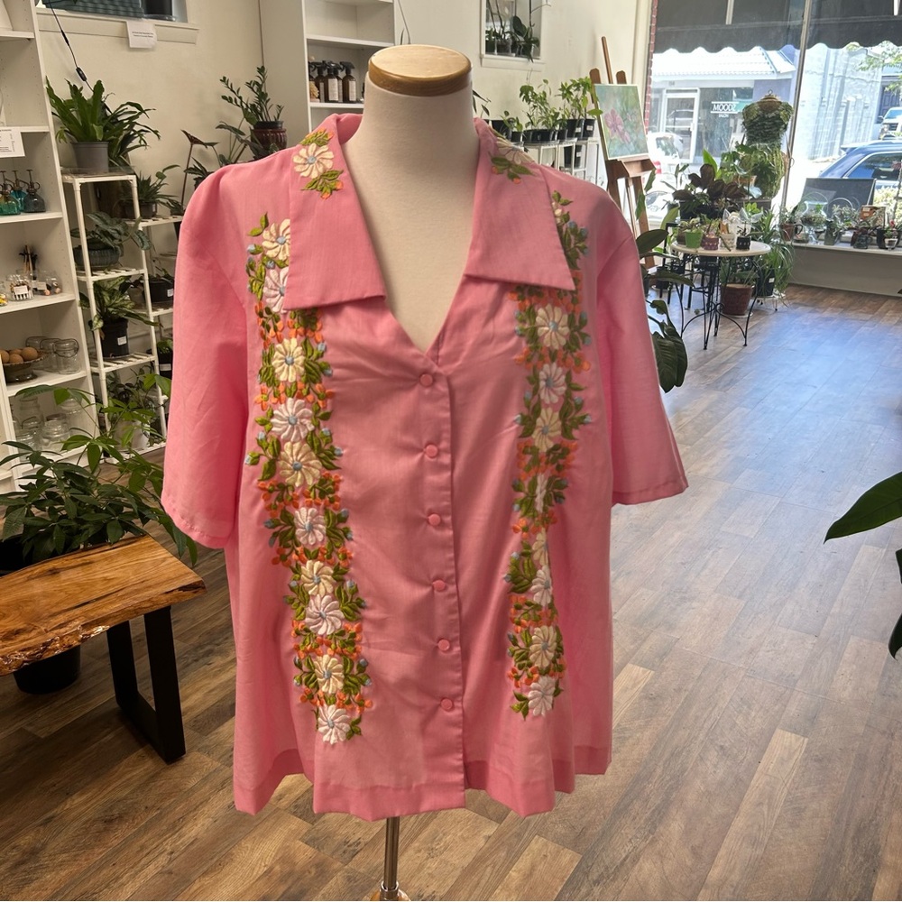Vintage Pink Floral Embroidered Short Sleeve Button Up